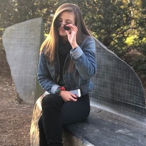 Meet your Posher, Ava